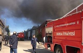 Bursa’da tekstil fabrikasından korkutan yangın
