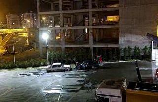 Büyükçekmece’de damperi açık hafriyat kamyonunun...