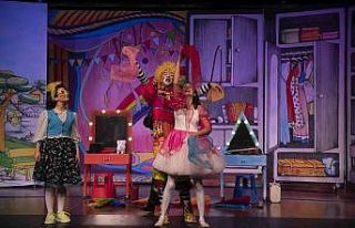 Büyükşehir Belediyesi Şehir Tiyatrosu ‘Gökkuşağının...