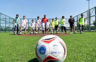 Büyükşehir, yaz kış demeden gençleri spor ile...