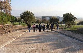 Büyükşehirden kampüs içerisine kilit parke yol