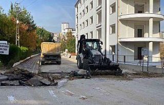 Cadde ve sokaklarda 4 bin tonluk asfalt onarım çalışması...