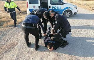 Çaldığı araca sahte plaka taktı, film sahnelerini...