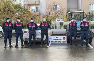 Çaldıkları traktörü hurda fiyatına sattılar,...