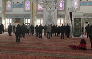 Camilerde saflar yeniden sıklaştı