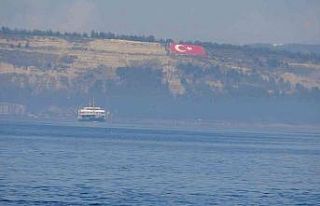 Çanakkale Boğazı sis nedeniyle gemi trafiğine...