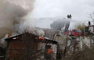 Çan’da metruk bina yandı