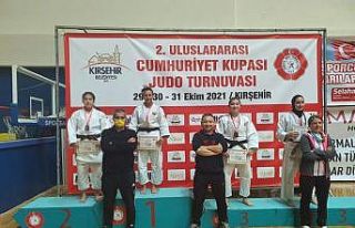 Canikli judocular madalyalarla döndü