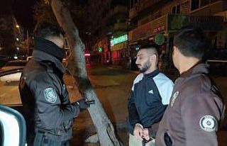 Çantasından hassas terazi ve satışa hazır halde...