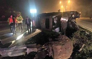 Çarptığı aydınlatma direğini kökünden söktü:...