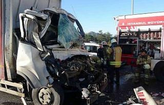 Çekmeköy’de emniyet şeridinde geri gelen tıra...