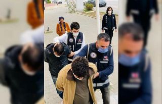 Çeşme’de 2 göçmen kaçakçısı tutuklandı