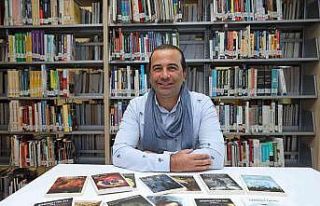 Çocukluk hayallerini kitap kapaklarına taşıdı