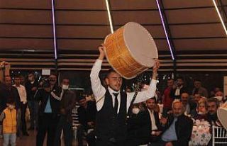 Davulcu damat kendi düğününde şov yaptı