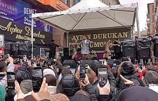 Demet Akalın’a Kırşehir’de yoğun ilgi