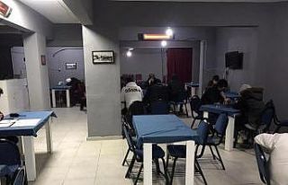 Denizli’de üye olmadıkları dernek lokine girenlere...