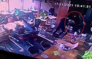 Depremde korkudan bayılan kadın kameraya böyle...