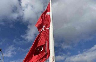 Devasa Türk bayrağı, Türkiye’nin en büyük...