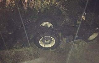 Devrilen traktörün altında hayatını kaybetti,...