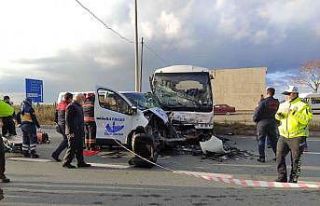 Dikkatsiz yola giren sürücü ortalığı birbirine...