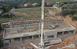 Dilovası’nda stad ve havuz çalışmaları devam...