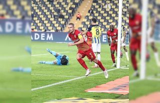 Dimitrios Kolovetsios ilk golünü attı