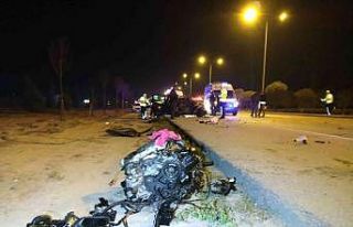 Direğe çarpan otomobilin hız kadranı 230’da...