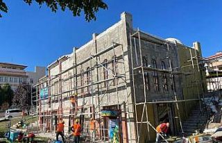 Dış sıvaları tehlike oluşturan mahalle konaklarında...