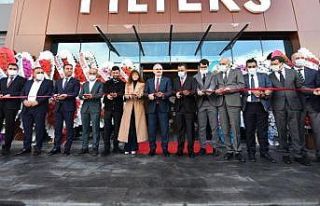 Diyarbakır Valisi Karaloğlu, tekstil fabrikasının...