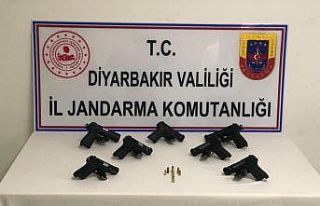 Diyarbakır’da silah kaçakçılarına operasyon:...