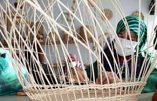 Doğadaki atıklar kadınların elinde sanat eserine...