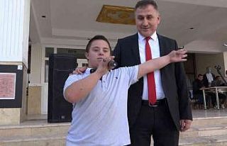 Down Sendromlu öğrenci yaptığı konuşmayla herkesi...