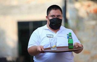 Down sendromlu Yiğit, çalışma azmiyle herkese...