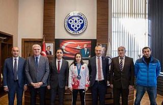 Dünya üçüncüsü kickbokscu Azizoğlu