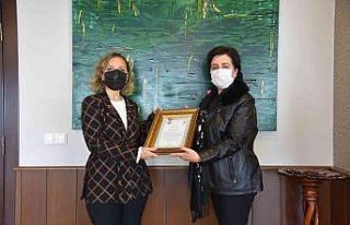 Düzce Üniversitesi’ne Kızılay’dan gümüş...