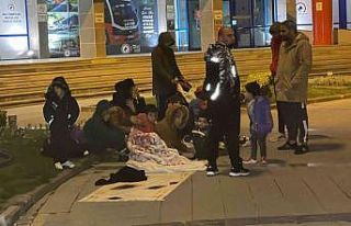 Düzceli vatandaşlar geceyi sokakta geçirdi