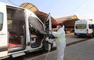 Efeler Belediyesi taksi ve servisleri dezenfekte ediyor