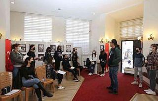 Efeler’in tiyatro atölyeleri için yeteneklerini...