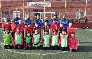 Efsane kaptandan Eskişehir Kanlıkavak Futbol Altyapı’ya...