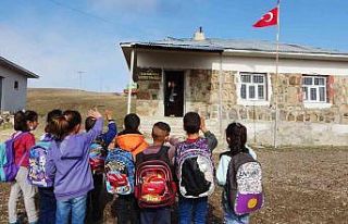 Eğitim meleği Canan öğretmen, çocuk ve kadınların...