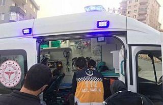 Ehliyetsiz motosikletin sürücüsü 2 yayaya çarparak...