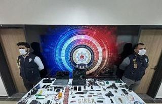 Elazığ merkezli 4 ilde kart kopyalama çetesine...