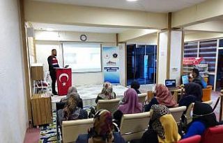 Elazığ’da jandarma kadınlara KADES’i anlattı