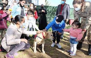 Elazığ’da jandarma, kanserle savaşan minik kahramanları...