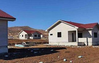 Elazığ’da köy konutlarının yapımı sürüyor