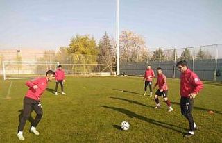 Elazığspor lider karşısında