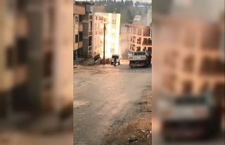 Elektrik direğindeki patlamalar kamerada