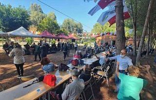 Emekli Evi üyeleri Tarsus Gençlik Kampında bir...