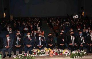 Emekli öğretmenler veda, genç öğretmenler yemin...