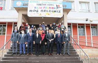 Erciş’te ’TÜBİTAK 4006 Bilim Fuarı’ açıldı